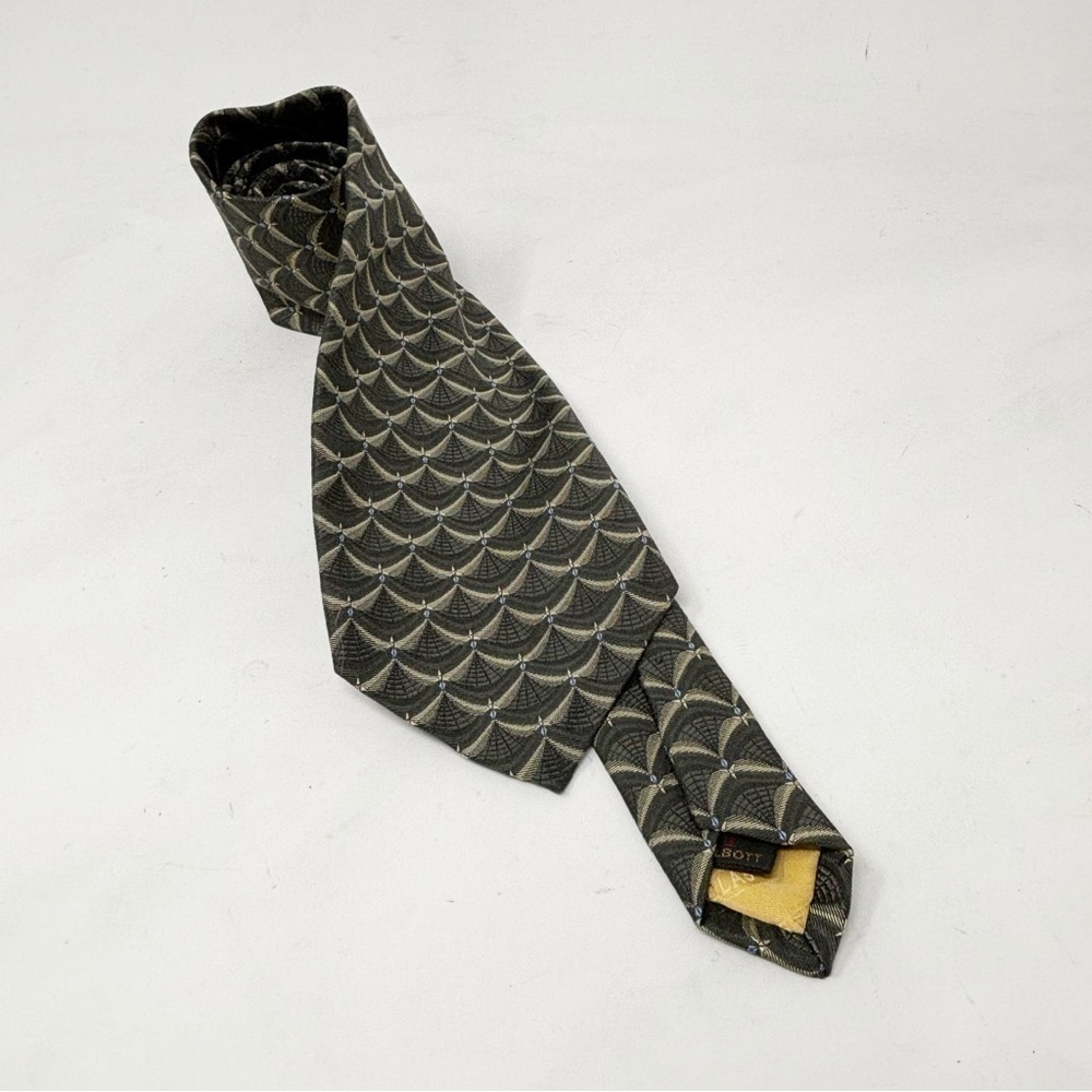 ROBERT TALBOTT BEST OF CLASS Men’s Gray Printed Silk Hand Made Tie USA Made 58”